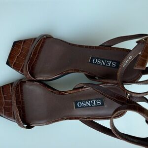 SENSO Brown Croc-Embossed Heels with Ankle Straps